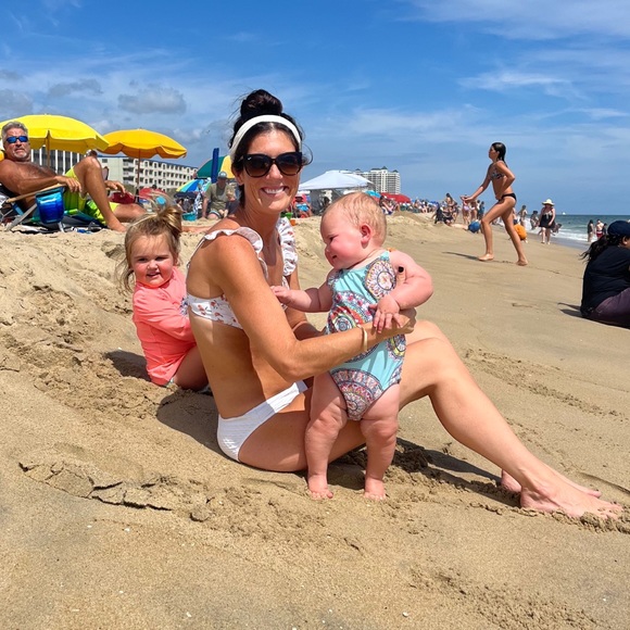 Meet your Posher, Kaitlin - Picture 2 of 2